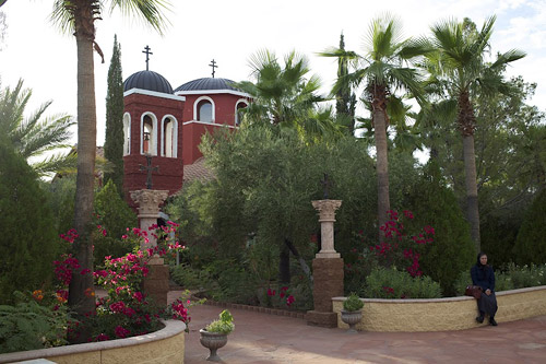 Аризона: монастырь среди кактусов.