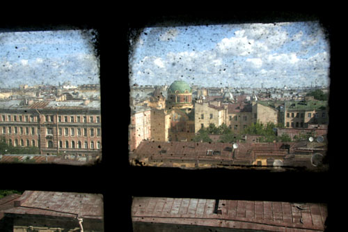 Петербург из окна доктора Гнездилова тоже кажется иллюстрацией к сказке