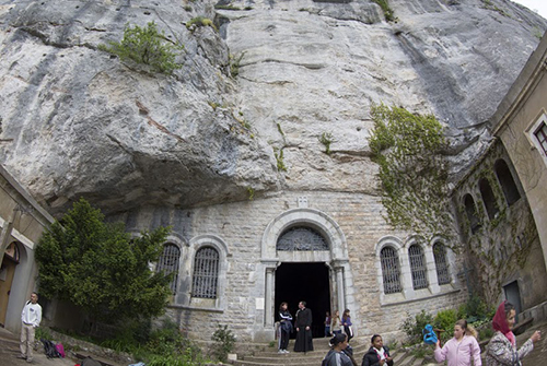 пещера в горах Сент-Баум
